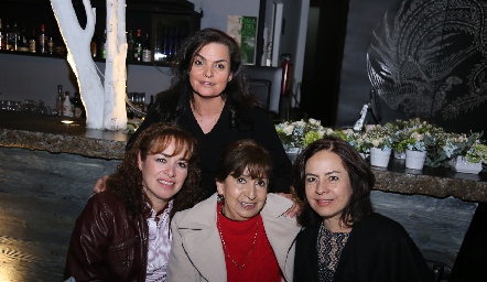  Adriana Díaz Infante, Rosalba Medina, Socorro Alvarado y Bertha Quilantan.
