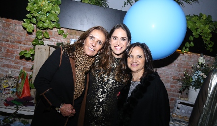  Sofía Sánchez, Mariana y Charo Ortuño.