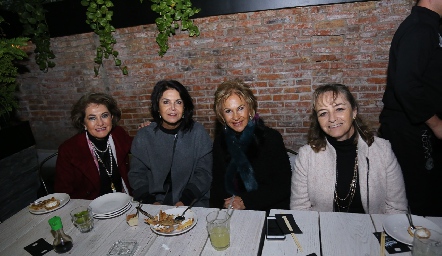  María Zendejas, Lourdes Bustos, Gloria Estrada y Lorena González.