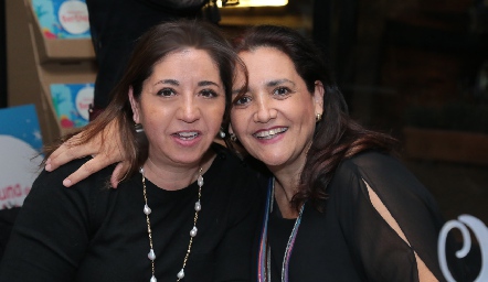  Sofía Carrillo y Martha Elena Meade.