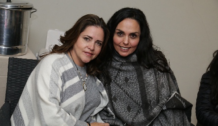  Gaby Carreón y Marianela Villanueva.