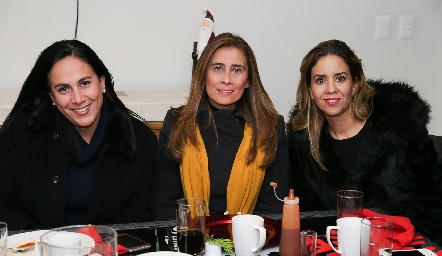  Marcela de la Maza, Claudia Quijano y Georgina Benavente.
