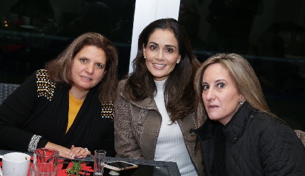  Adriana González, Came Stevens y Ximena Ocejo.