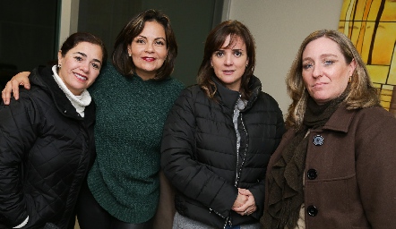  Aranzazú Rodríguez, Kikis Fernández, Ale Acebo y Mary Tere Meade.