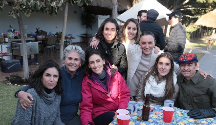  Pelusa, Gabriela, Sofía, Anel. Lu, Gonis, Alejandra y Jaime.