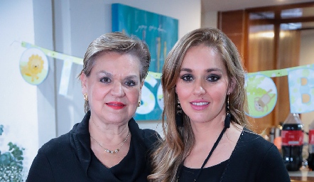 Mónica Labastida de Torres y María Torres de Labastida.