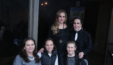 María Torres, Lila de Zamanillo, Roxana González Ramírez, Patricia González y Lila González de González Ramírez.