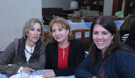  Beatriz Rivero, Doris Montoya y Paty Peña.