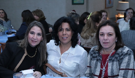 Erika Flores, Angélica Ortiz y Juliana Garza.