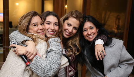  Pía Bores, Nuria Minondo, Verónica de Minondo y Paula.