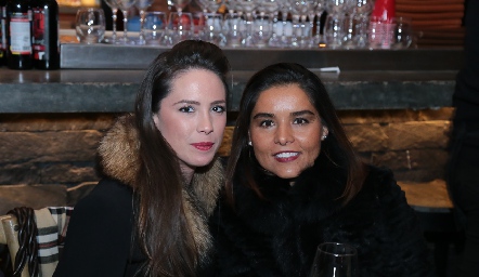  Mónica y Lorena Torres.