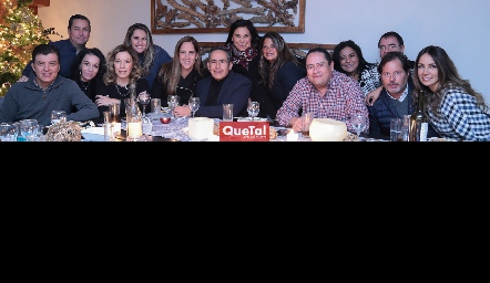  Javier, Alejandro, Adriana, Anna Astrid, Lucía, Adriana, Arturo, Moshi, Chelito, Fito, Maru, Jaime, Javier y Liliana.