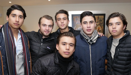  Miguel Tobías, Memo Pizzuto, Santi, Marcelo Reverte, Gonzalo Alcalde y Oscar Ruiz.