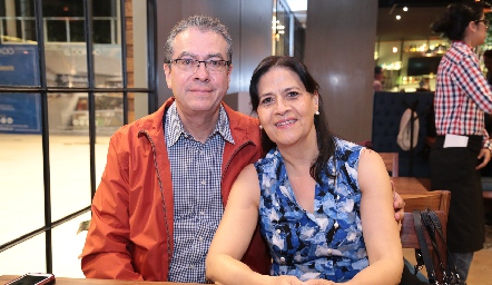  Lorenzo Rodríguez y Martha González.