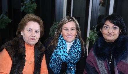  Laura Sánchez, Laura Juárez y Macrina Martínez.