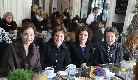 Ana Luisa Acosta de Torres, Laura Torres, Paty Torres y Martha Torres.