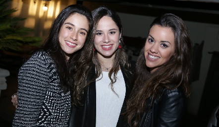  Tere Mancilla, Adriana Narváez y Pía González.