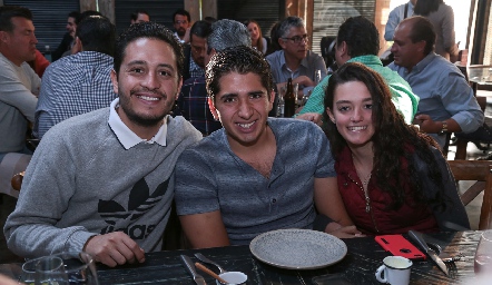  Alberto Pérez, Memo Acosta y Andrea Abud.