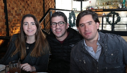  Ana Castrillón, Toño Musa y Fernando Abud.