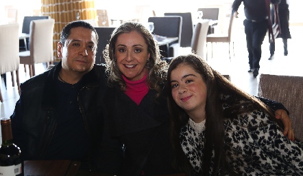  Rafael, Maribel y Ana Isabel.