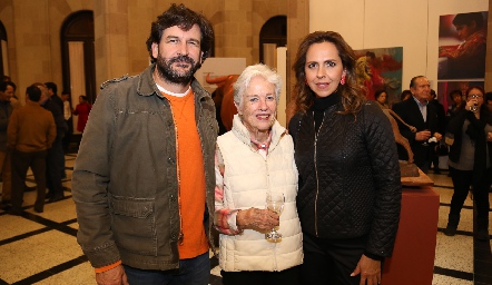 Johan Torre, Anna Campbell de Torre y Ceci de la Torre.