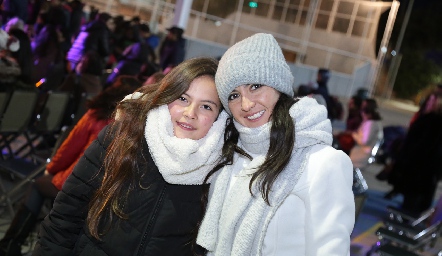  Ana y Erika López.