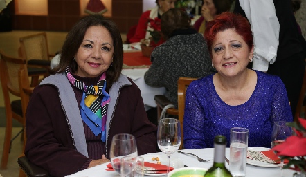  Rosy Martínez y Adela Martínez.