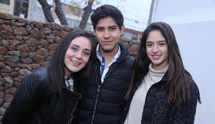  Vero Flores, Daniel Ruiz y María Enríquez.