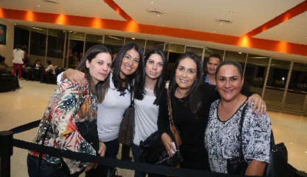  Verónica Montero, Ana Luisa Martínez, Daniela Félix, Cristina Torre y Adriana Cifuentes.