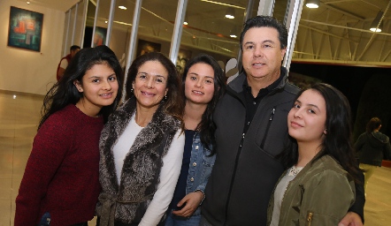 Lorena, Melisa Crespo, Mili Mercado, Javier y Sofía Mercado.