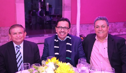  Sergio Ontiveros, Marco y Argimino González.