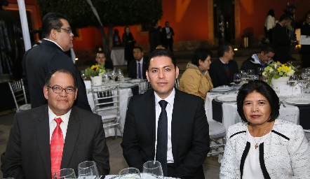  Taurino Galván, César Lara, Luz Elena Arellano.