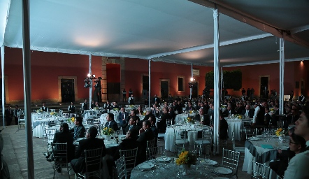  Una gran cena.