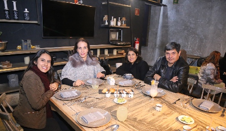  Geo Guerrero, Vero Suárez, Linda Rodríguez y Martín Guerrero .