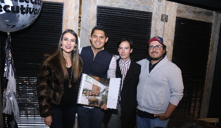  Vero Pérez, Jaasiel Guerrero, Gabriel Flores y Jonathan García.