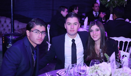  Carlos Luna, Andrés Visama y Karen  Jasso.