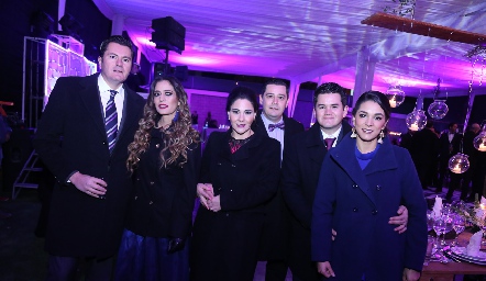  Mauricio Gallegos, Adriana Luna, Nayeli Zarur, Oscar Luna, Miguel Pérez y Caro Blanco.