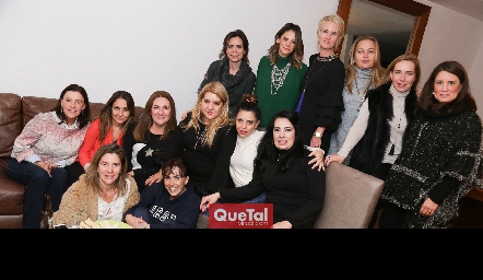  Güera Valle acompañada de sus mejores amigas.