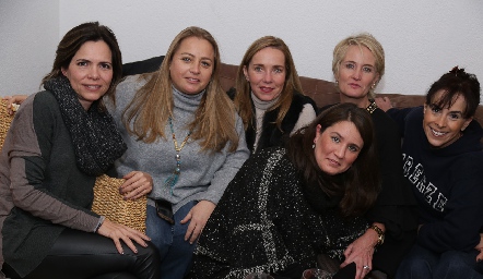  Ale, Montse, Rocío, Mariana, Güera e Ileana.