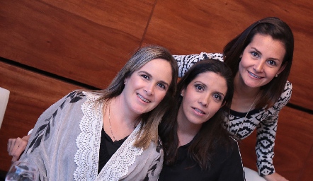  Ariadni Stavros, Ana Meade y Rocío Subirana.