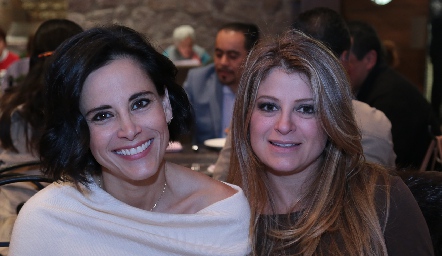  Anilú Enríquez y Verónica Escobedo.