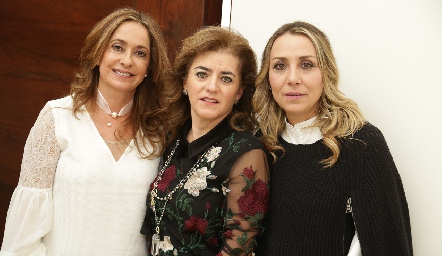  Patricia Gaviño, Adriana Carrera y Roxana Serna.