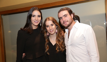  Paulina Torres, Mónica Torres y Carlos Saiz.
