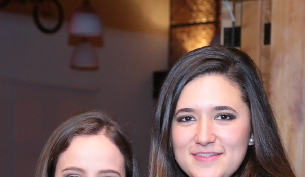  Ana Lucía Esparza y Ana Paula González.
