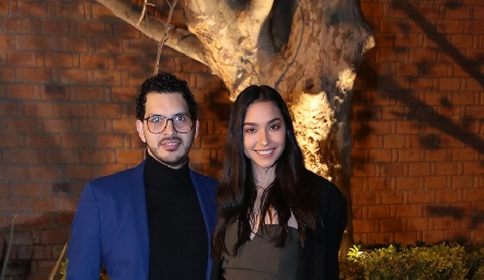  Gran look Chino Linares y Fabiola Peniche.