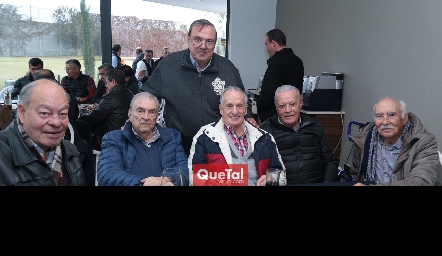   Gabriel Valle con sus amigos, Nicolás Berrones, Antonio Nieto, José Victoriano Martínez, Alfredo Gallegos y Rafael Navarro.