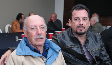  Reynaldo y Francisco Islas.