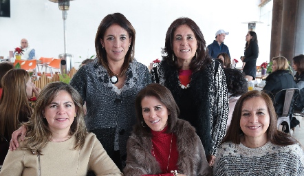  Odile y Mariana Sánchez, Sandra Duque, Mónica Ayala y Josefina Sánchez.