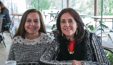  Josefina y Mariana Sánchez.