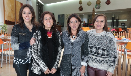  Las hermanas Beatriz, Mariana, Odile y Josefina Sánchez.